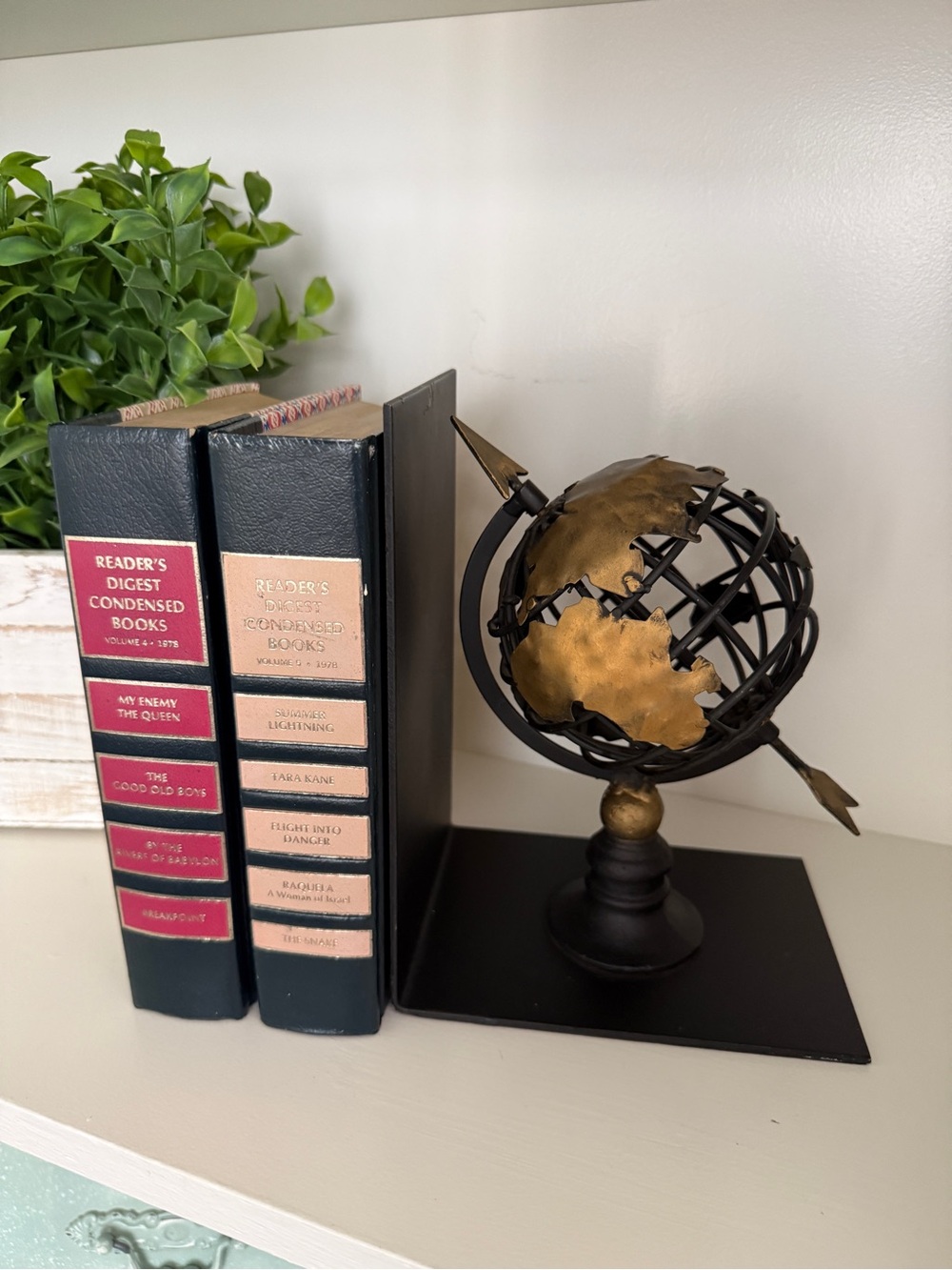 Pier 1 Metal Globe Bookend Black Gold Arrow World Map Office Library Decor